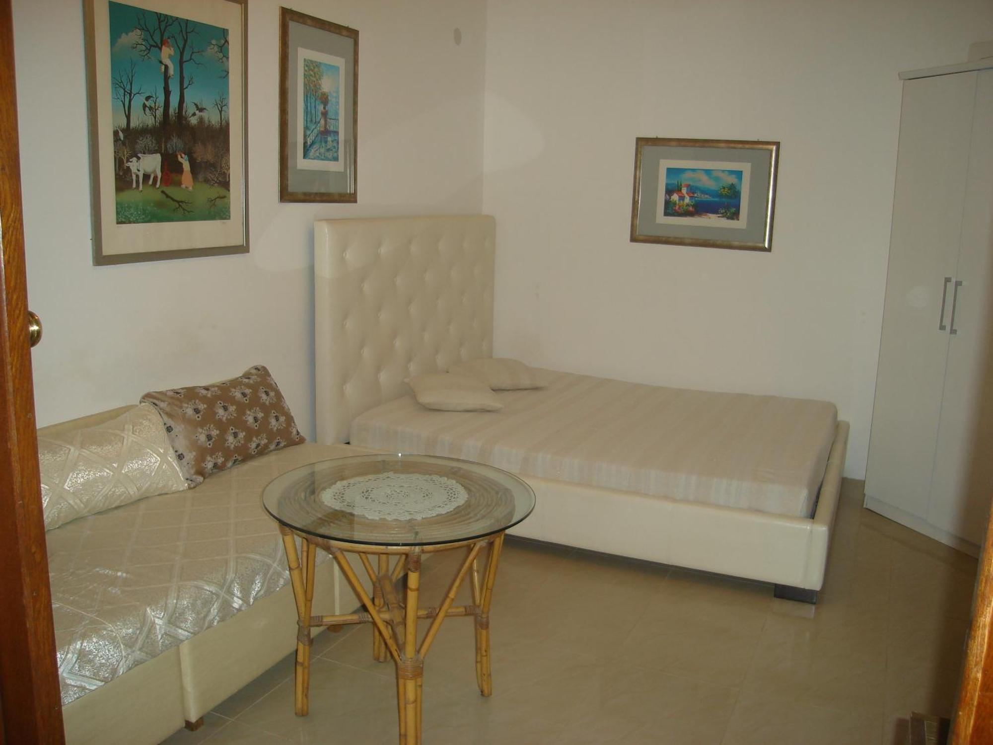 Collins Apartments Pula Extérieur photo