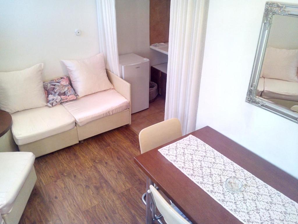 Collins Apartments Pula Extérieur photo